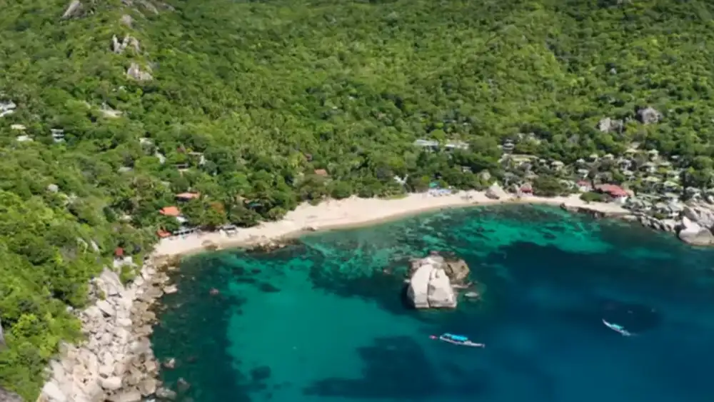 Tanote Bay on Koh Tao's east coast, with its rocky coastline, large boulders and clear water