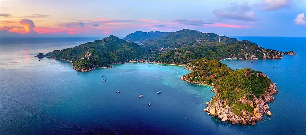 Koh Tao seen from the deck of the ferry arriving from Chumphon