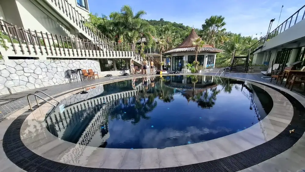 Open Water course students with Tarna Dive Resort in Koh Tao