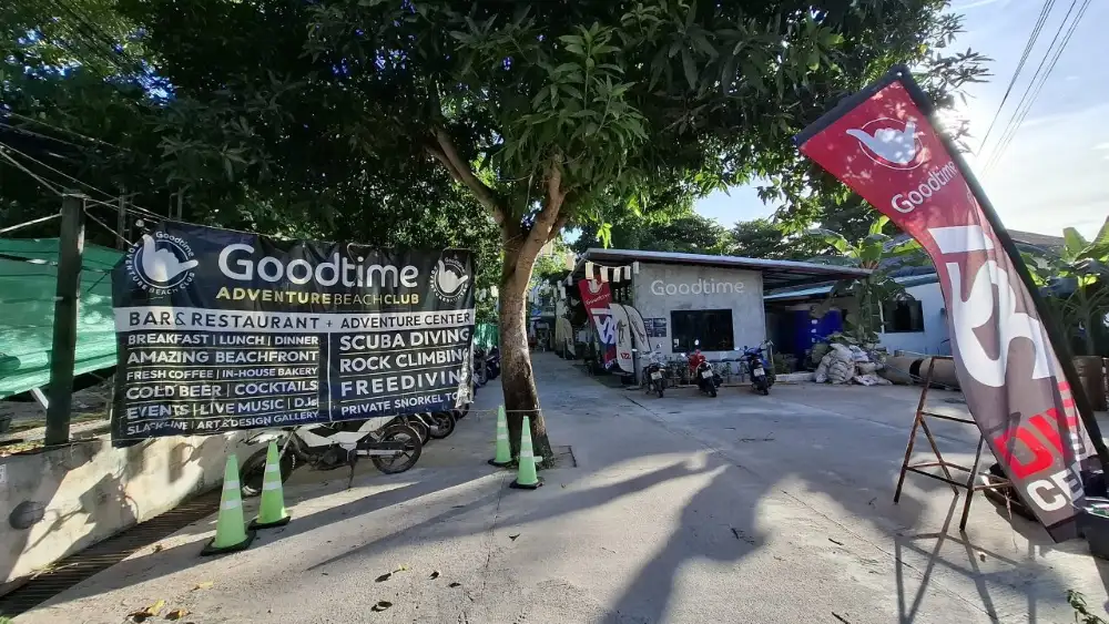 Open Water course students with Goodtime Adventures in Koh Tao