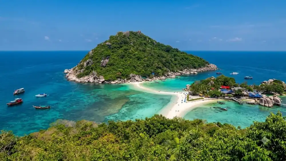 The white sandbar connecting the three islands of Koh Nang Yuan, seen from the viewpoint